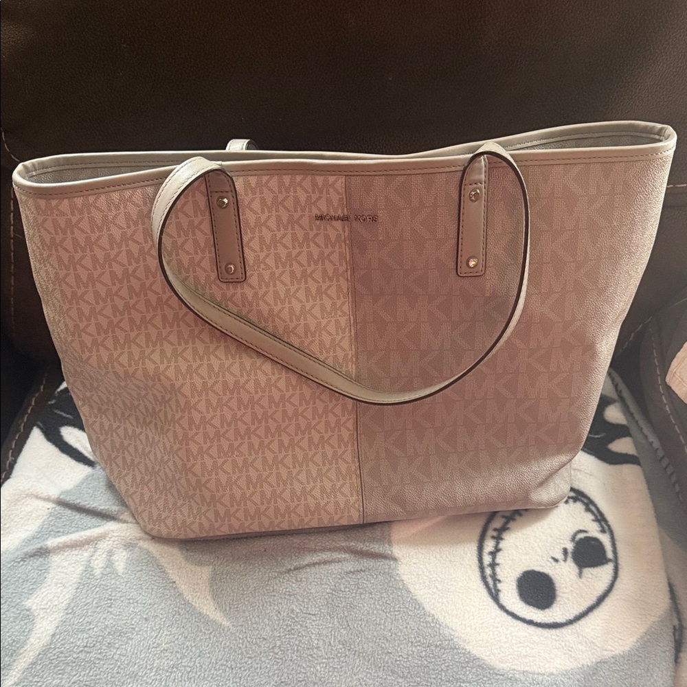 Michael Kors Light grey